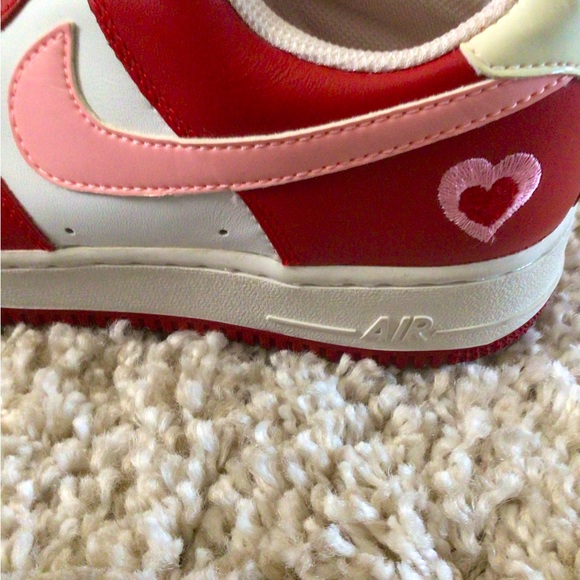 VINTAGE “VALENTINE’S DAY” W AIR FORCE 1 (2004) - Size 9 - Picture 5 of 8